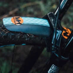 Spatborden < Mudhugger EVO Bolt-On Adapter for RockShox Zeb & Domain Forks