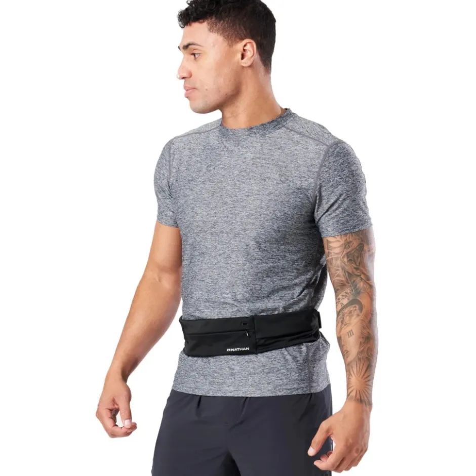 Tassen < Nathan Sports Adjustable Fit Zipster 2.0 Hüfttasche Heuptas - Zwart