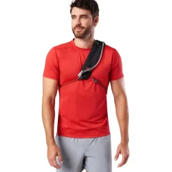 Rugzakken & Drinksystemen < Nathan Sports Run Sling 8L Hardlooprugzak - Black/Ribbon Red