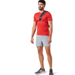 Rugzakken & Drinksystemen < Nathan Sports Run Sling 8L Hardlooprugzak - Black/Ribbon Red