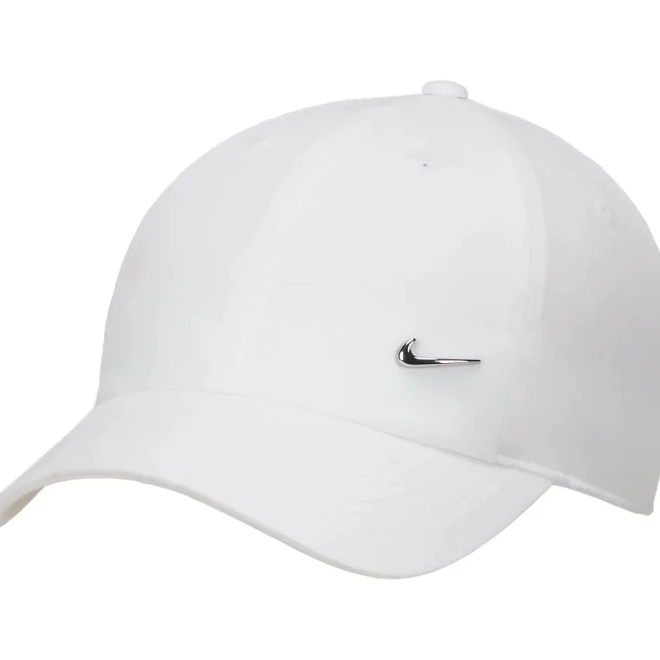 Mutsen < Nike Dri-FIT Club Metall-Swoosh Logo Pet - white/metallic silver FB5372-100