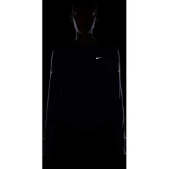 T-Shirts En Tops < Nike Swift Dri-FIT UV Shirt et ange ouwen Daes - sapphire/refective siver HQ0503-570