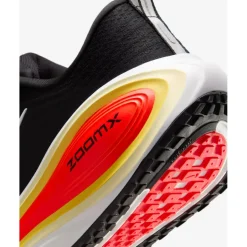 Hardloopschoenen Voor Op De Weg|Hardloopschoenen Heren < Nike Vomero Plus Hardloopschoenen Heren - black/bright crimson/sail/white HV8150-009