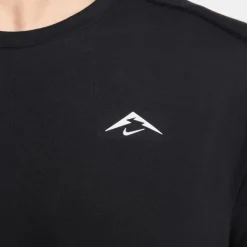 T-Shirts En Tops < Nike oar Chae Dri-FIT ADV Hardoophirt Heren - back/uit white HJ3580-010