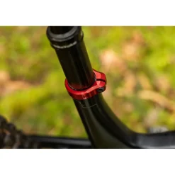 Zadelpenklemmen < Oak Components Orbit - Zadelpenklem - roze