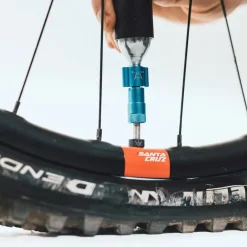 Peaty's Holeshot CO2 Tyre Inflator Kit - MTB (25g) - Black