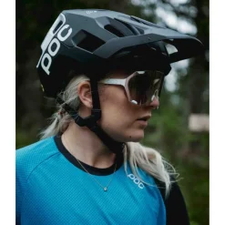 E-Bike Helmen < POC Kortal Race MIPS Helm - 8347 Hydrogen White/Uranium Black Matt