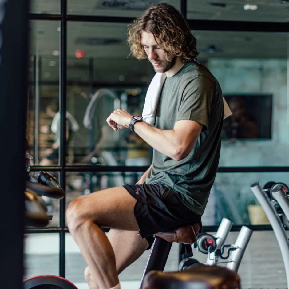 Sporthorloges|Sporthorloges < Polar Ignite 3 Titanium GPS Fitnesshorloge - Black (Siliconen polsbandje)