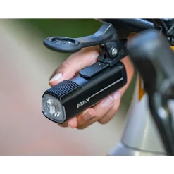 Voorlampen|Verlichting < Ravemen K1000 Fietslamp Vooraan - Zwart