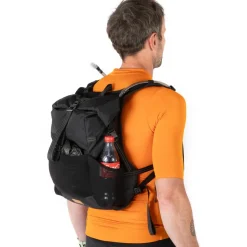 Restrap Rolltop Vochtregulerende vest 14L + drinkzak 2L - black