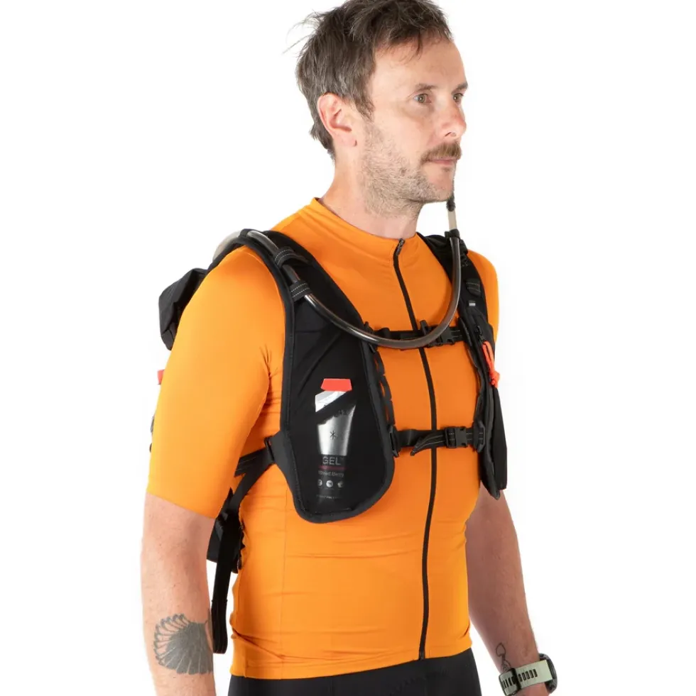 Restrap Rolltop Vochtregulerende vest 14L + drinkzak 2L - black