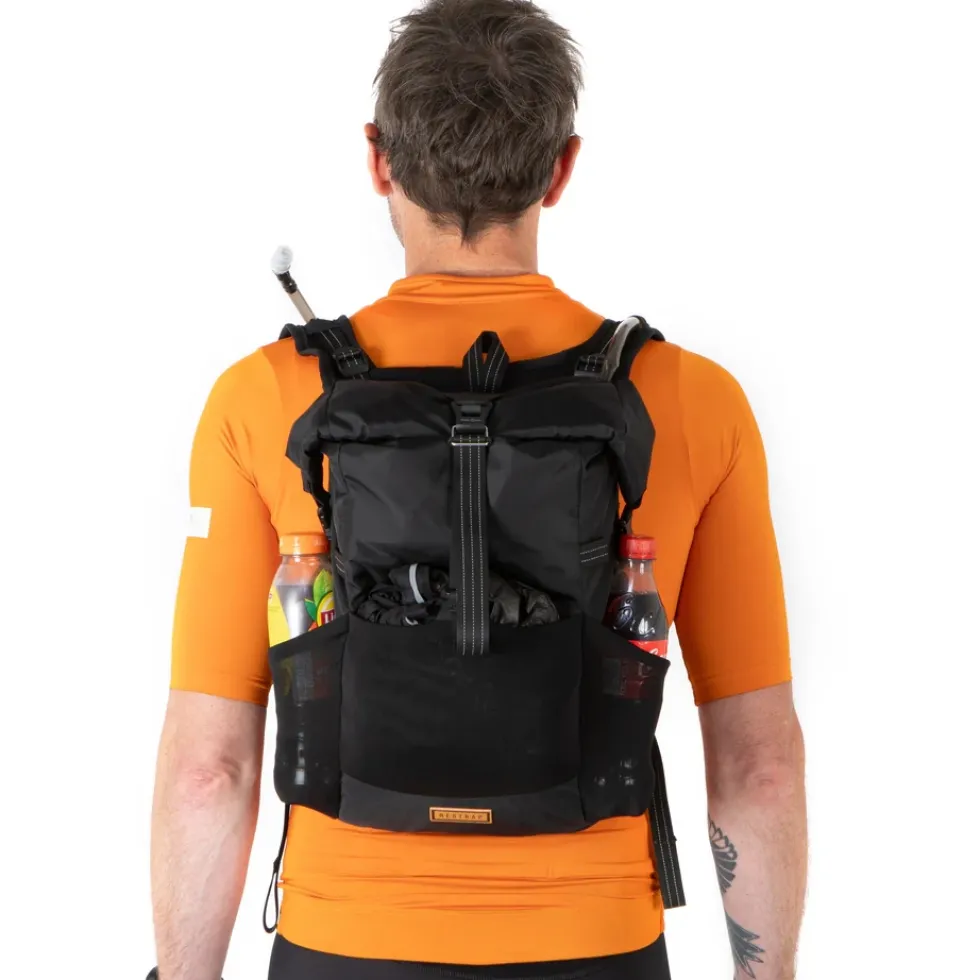 Restrap Rolltop Vochtregulerende vest 14L + drinkzak 2L - black