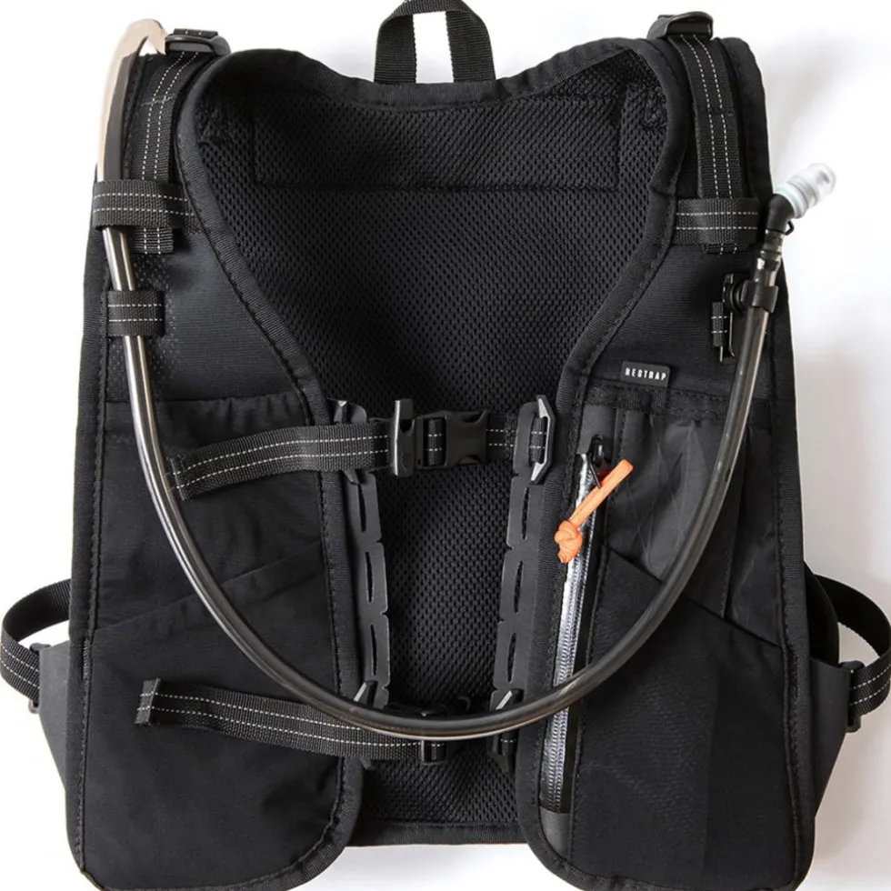 Restrap Rolltop Vochtregulerende vest 14L + drinkzak 2L - black