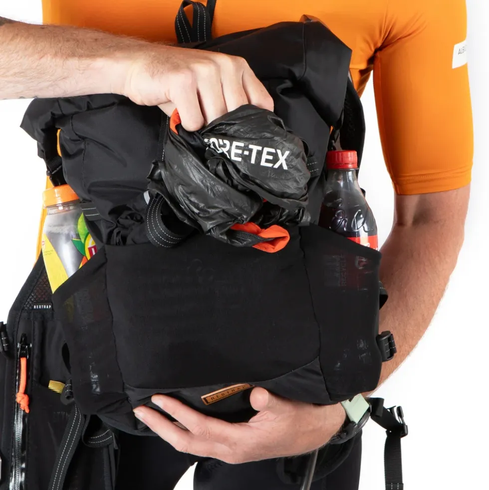 Restrap Rolltop Vochtregulerende vest 14L + drinkzak 2L - black