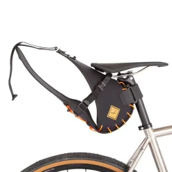 Restrap Zadeltas - 14L - zwart/oranje
