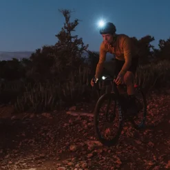 Hoofdlampen & Helmlampen|Hoofdlampen & Helmlampen < Sigma Sport SIGMA Buster 150 HL Helmlamp