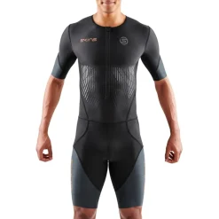 Trisuits|Trisuits < SKINS TRI Elite uit met Korte Mouwen Heren - Black/Carbon