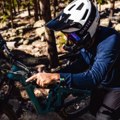 Downhill Helmen < Smith ainine IP He - atte Archive Faingo
