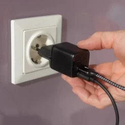 SP CONNECT 30W Oplader