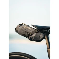 Sportful x Miss Grape Cluster Zadeltas 3L - 002 Black Grey