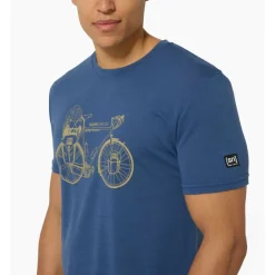 T-Shirts & Tops < SUPER.NATURAL Wander Whee T-shirt voor heren - Ocean Bue/Dried Tobacco