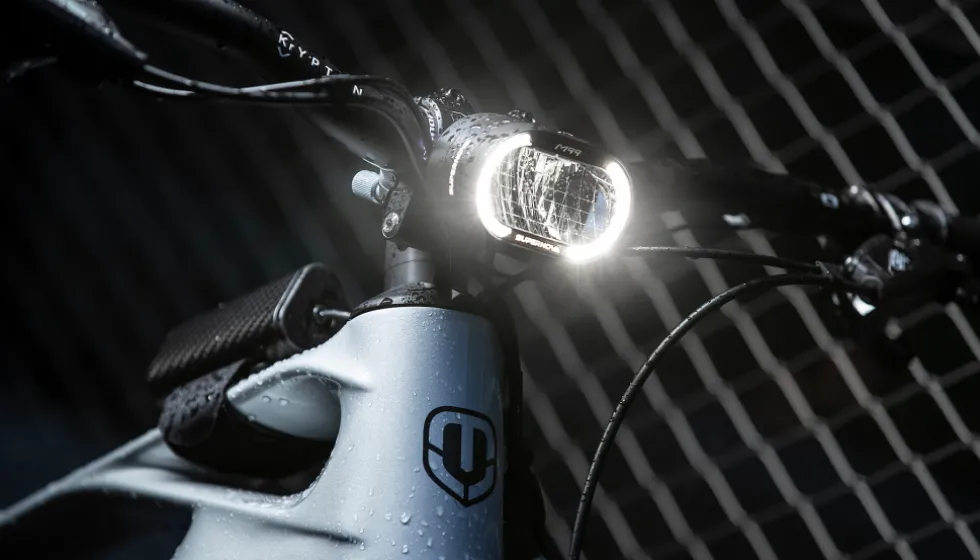 Supernova B54 MAX Voorlamp - zwart
