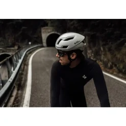 Racefietshelmen < SWEET Protection Falconer 2Vi MIPS Helm - Bronco White