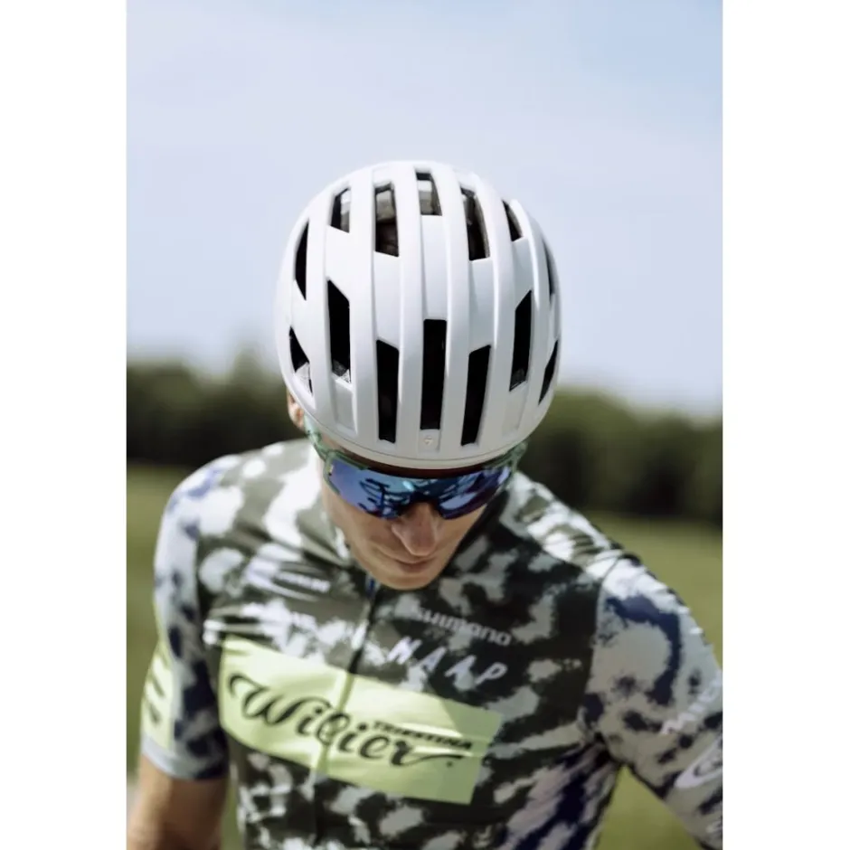 Racefietshelmen < SWEET Protection Fluxer MIPS Helm - Matte Black