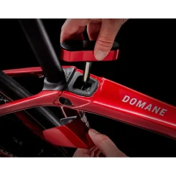Trek DOMANE SL 6 AXS Gen 4 - Carbon Racefiets - 2024 - Crimson
