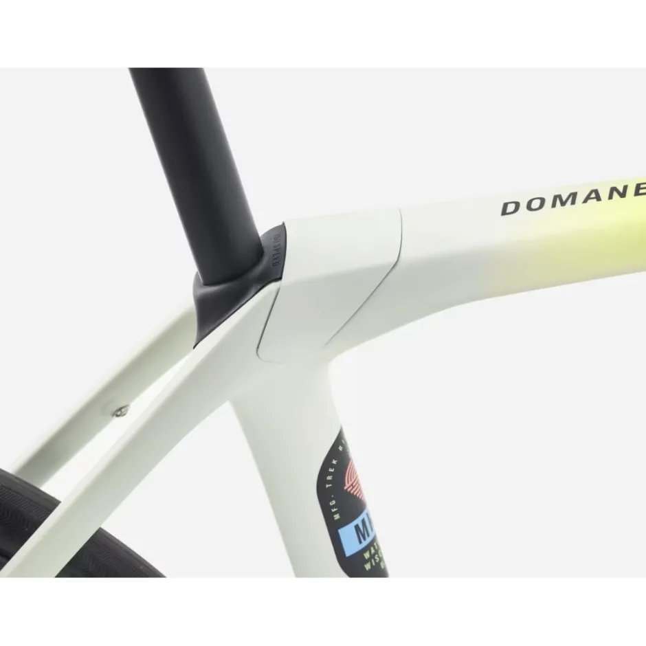 Endurance Racefietsen < Trek DOMANE SL 6 Gen 4 - Carbon Racefiets - 2026 - Era White / Glowstick / Coral Fade