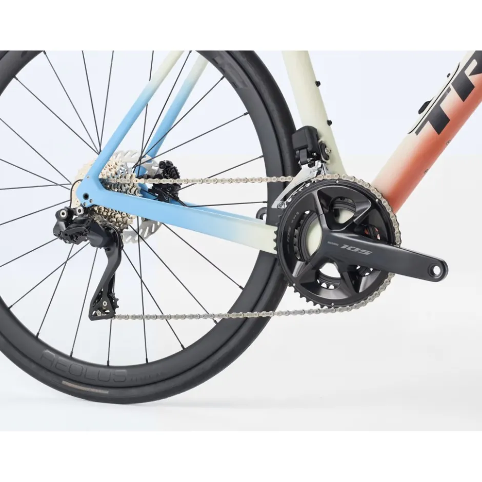 Endurance Racefietsen < Trek DOMANE SL 6 Gen 4 - Carbon Racefiets - 2026 - Era White / Glowstick / Coral Fade