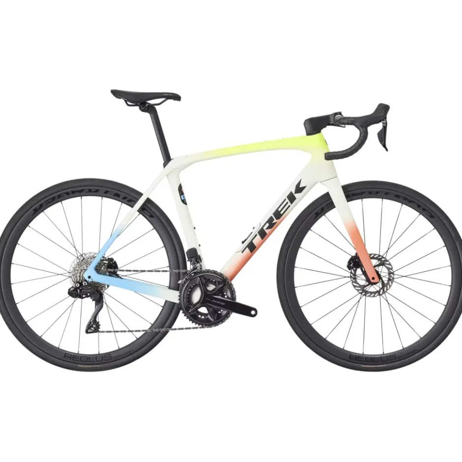 Endurance Racefietsen < Trek DOMANE SL 6 Gen 4 - Carbon Racefiets - 2026 - Era White / Glowstick / Coral Fade