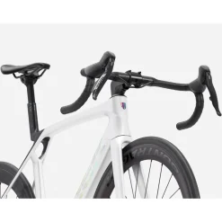 Trek MADONE SL 6 AXS GEN 8 - Carbon Racefiets - 2026 - Gloss Crystal White / Matte Deep