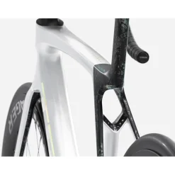Trek MADONE SL 7 GEN 8 - Carbon Racefiets - 2026 - Gloss Crystal White / Matte Deep