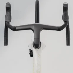 Aero Racefietsen < Trek MADONE LR 7 AX Gen 8 - Carbon Racefiet - 2025 - Era White