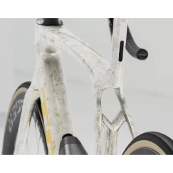 Aero Racefietsen < Trek MADONE LR 7 AX Gen 8 - Carbon Racefiet - 2025 - Era White