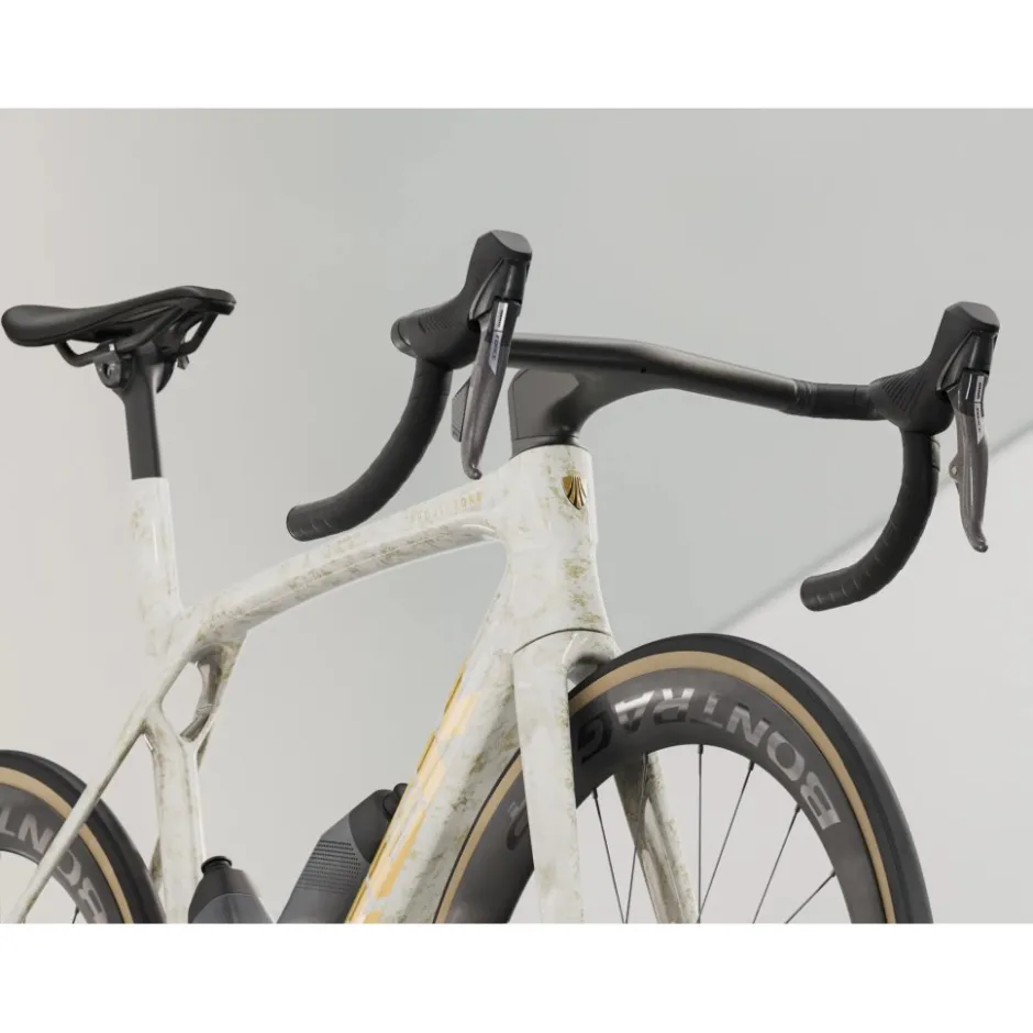 Aero Racefietsen < Trek MADONE LR 7 AX Gen 8 - Carbon Racefiet - 2025 - Era White