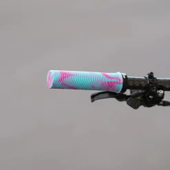 Unleazhed G1 MTB stuurgrepen - Turquoise/Pink
