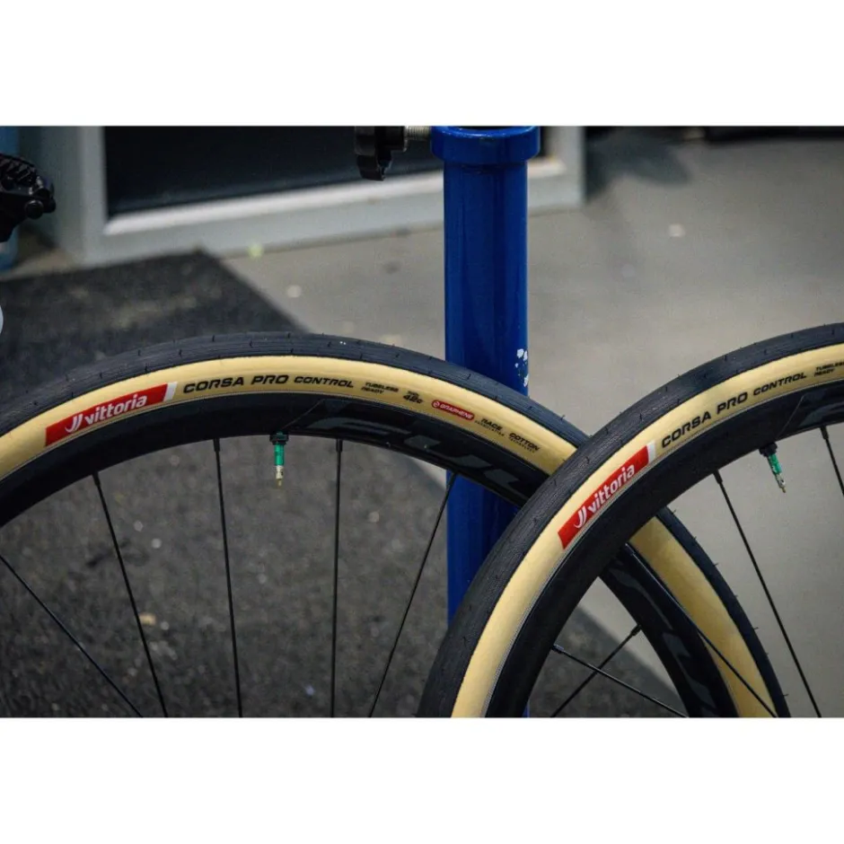Banden < Vittoria Tires Vittoria Corsa Pro Control Vouwband - TLR (Tubeless Ready) - 42-622 | para