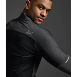 T-Shirts En Tops < 2XU Aero 1/2 Zip Shirt met ange mouwen Heren - back/siver refective