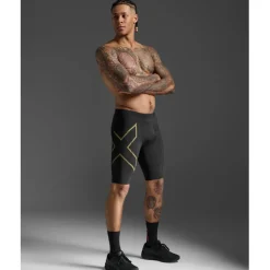 Broeken & Rokken < 2XU Elite MCS Run Compression Shorts Heren - black/gold reflective