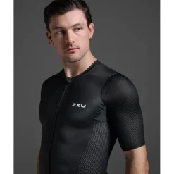 T-Shirts & Tops < 2XU Aero Hex Triathon Top Heren - zwart/wit