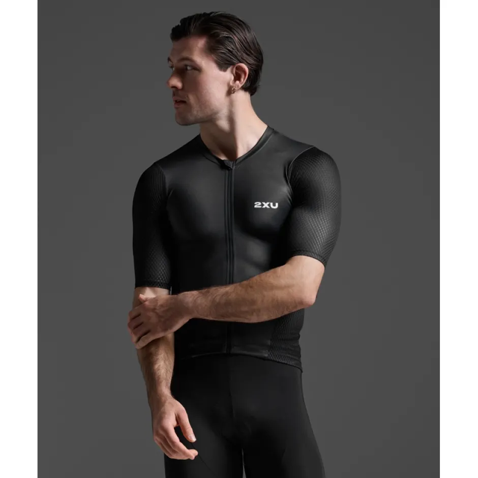 T-Shirts & Tops < 2XU Aero Hex Triathon Top Heren - zwart/wit