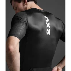 T-Shirts & Tops < 2XU Aero Hex Triathon Top Heren - zwart/wit
