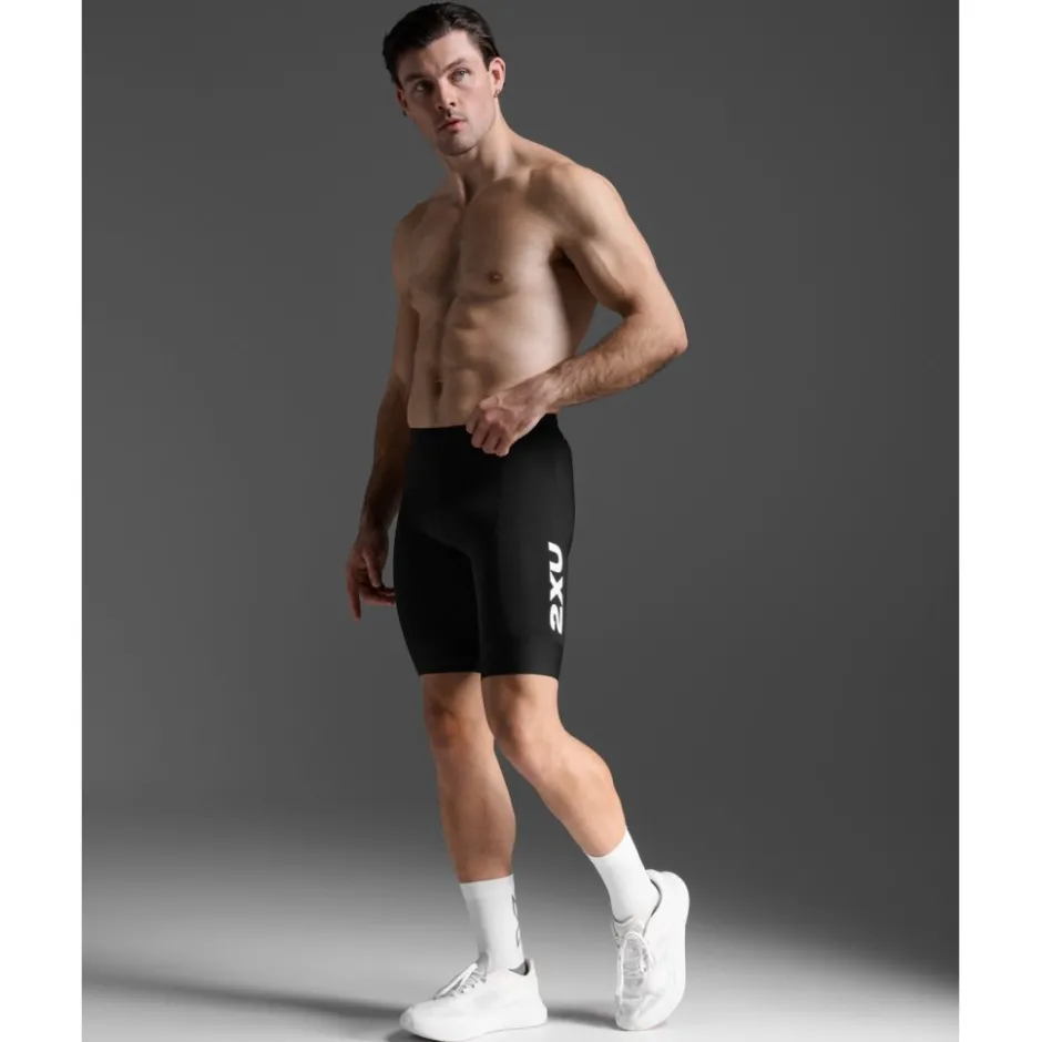 Broeken < 2XU Aero Triathon 9" hort Heren - zwart/wit