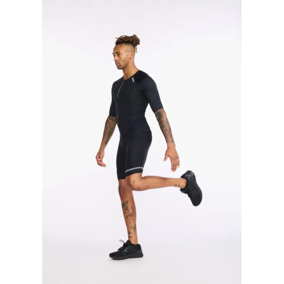 T-Shirts & Tops < 2XU Aero Tri Top Dame - zwart/wit