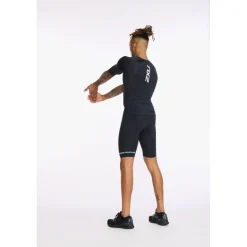 T-Shirts & Tops < 2XU Aero Tri Top Dame - zwart/wit