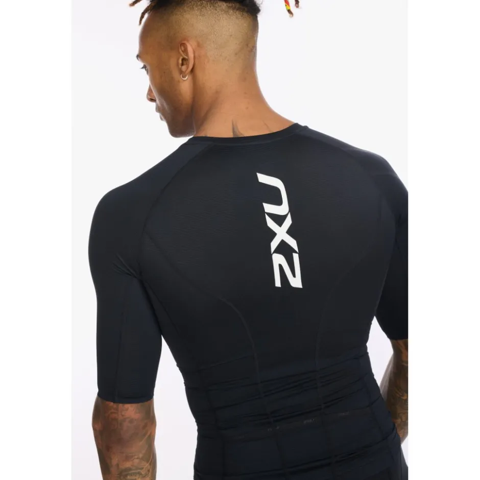 T-Shirts & Tops < 2XU Aero Tri Top Dame - zwart/wit