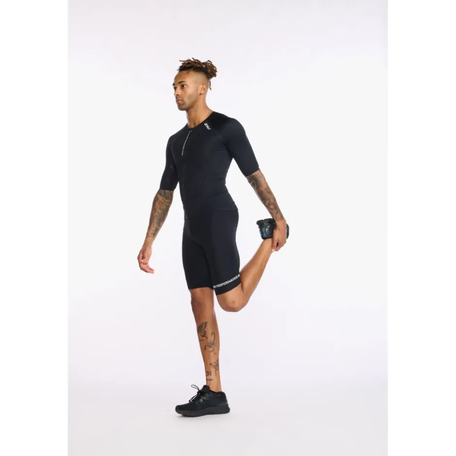 T-Shirts & Tops < 2XU Aero Tri Top Dame - zwart/wit