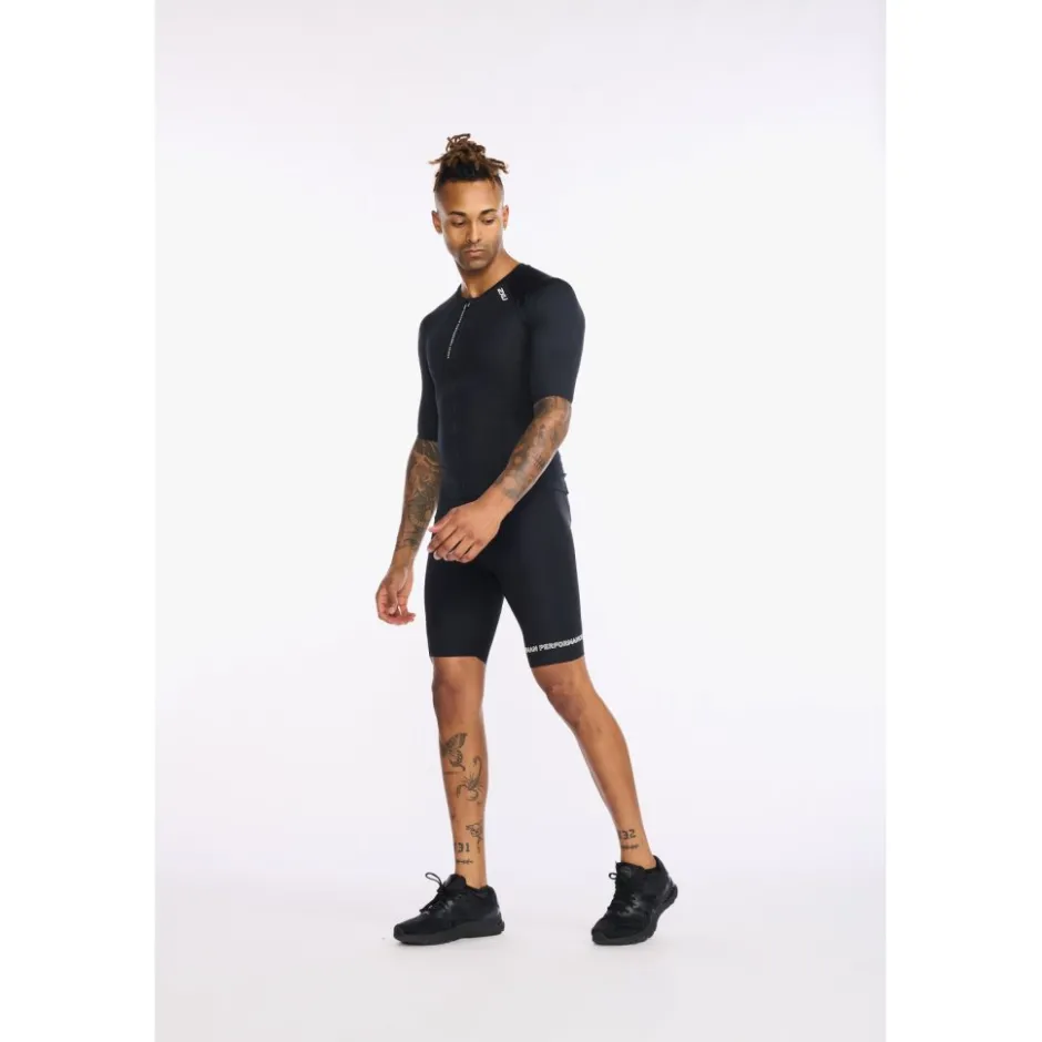 T-Shirts & Tops < 2XU Aero Tri Top Dame - zwart/wit